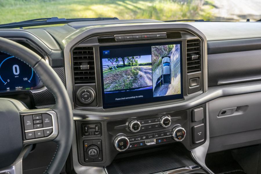 Детали интерьера Ford F-150 Limited SuperCrew 2020 года  (фото 15 из 20)